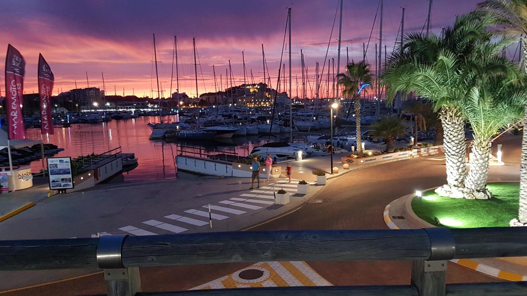 vis-à-vis Yachthafen Denia Exterior foto